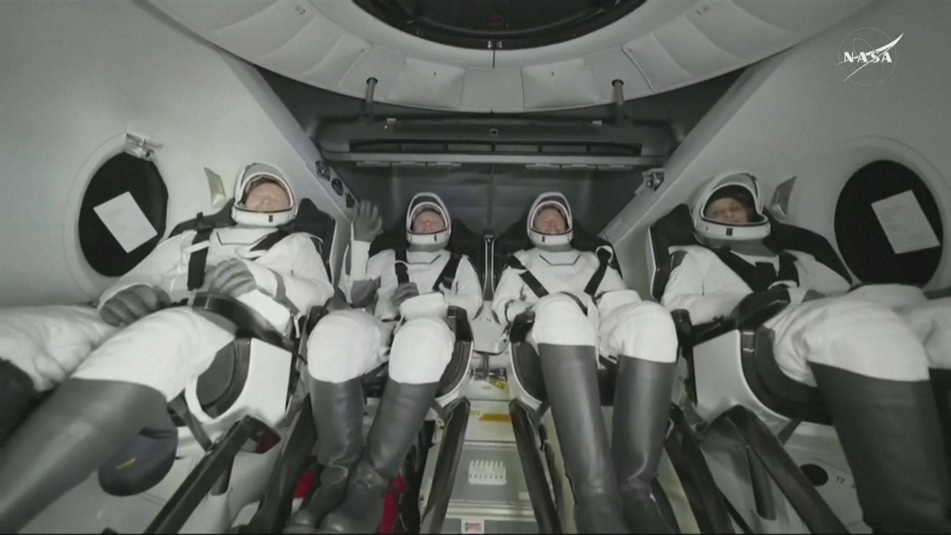 SpaceX龍飛船接載滯留國際太空站兩名太空人返回地球