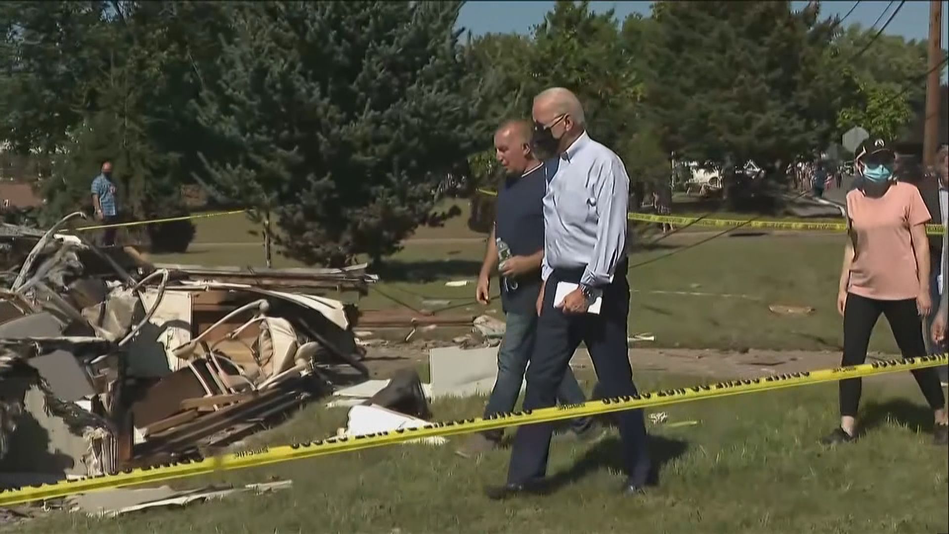 拜登視察水災災區 警告氣候變化威脅迫在眉睫