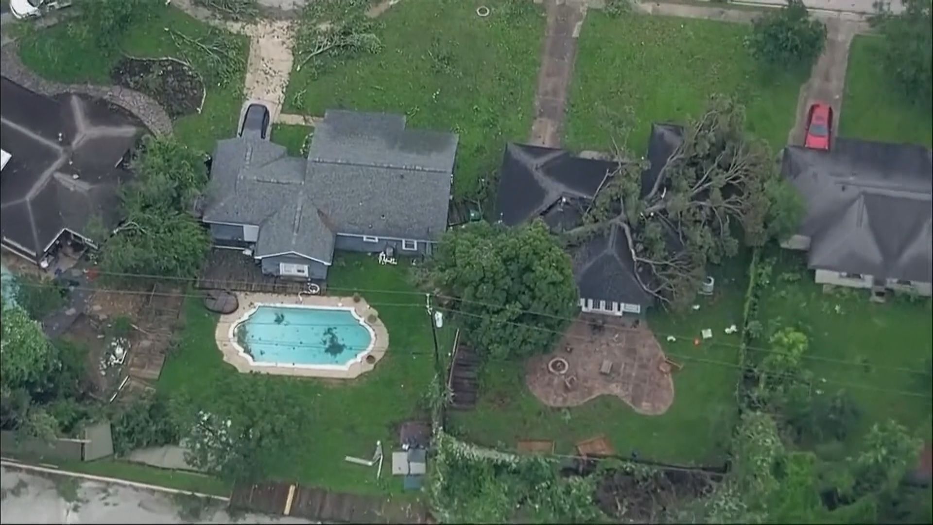 美國休斯敦遭風暴吹襲釀四死 逾60萬戶仍停電