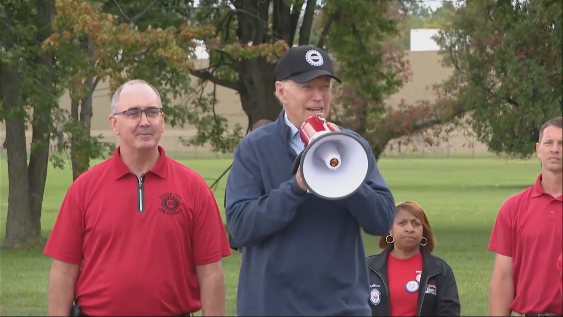 拜登探望罷工汽車工人 稱支持加薪訴求