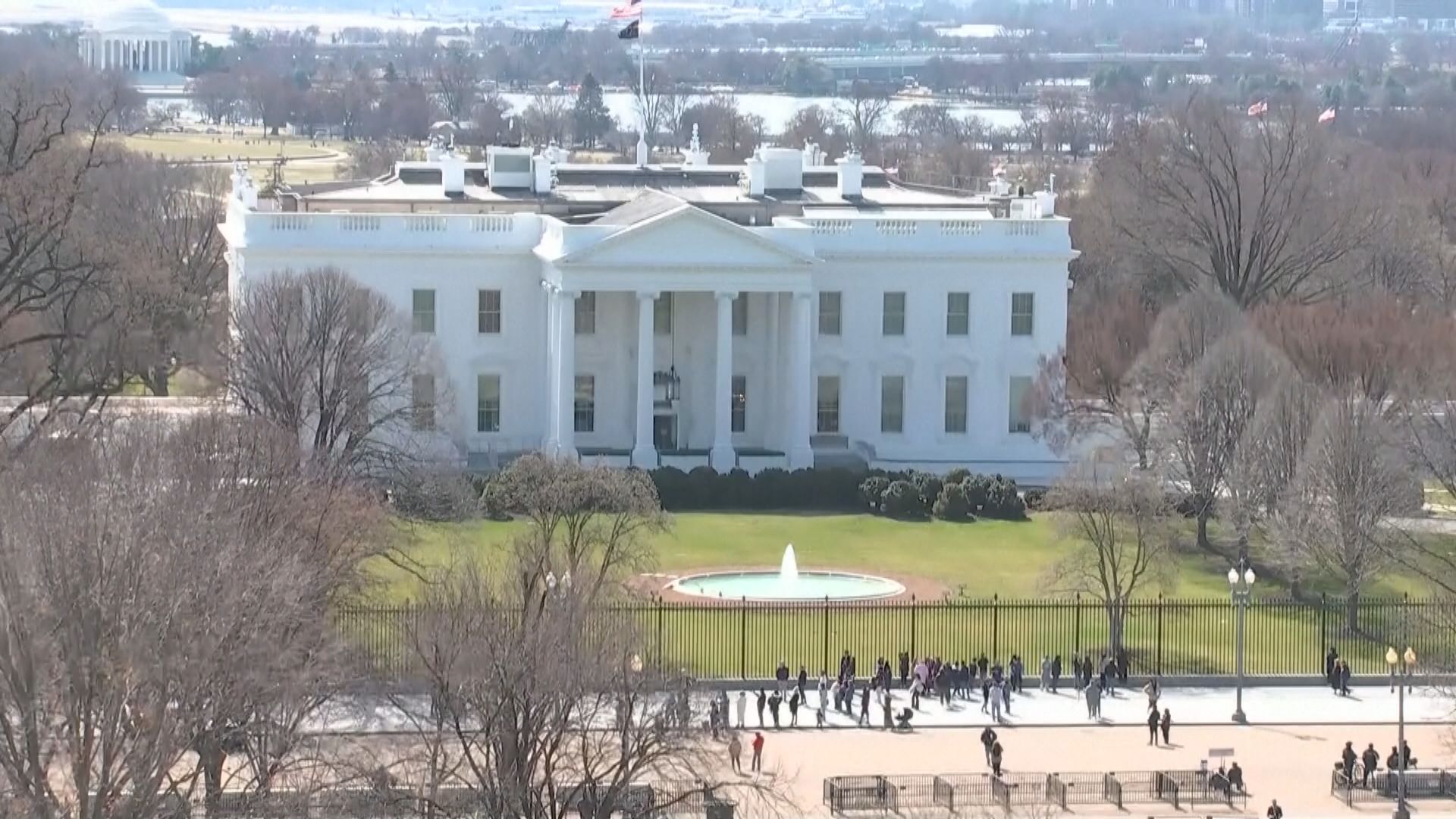 關稅戰｜華爾街日報引述白宮消息：美國擬調低對華關稅稅率到50%至65%