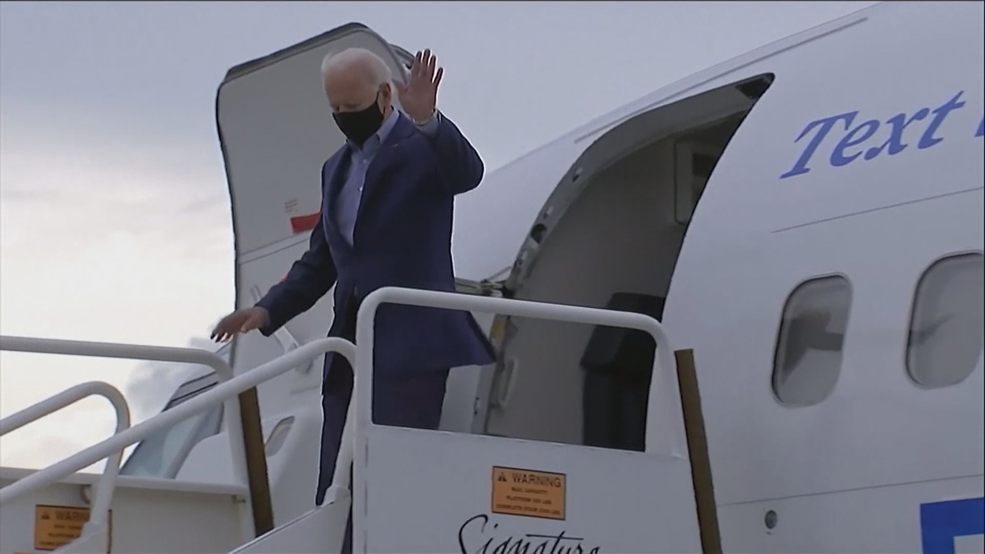 拜登主動公開報稅資料　要求特朗普跟隨