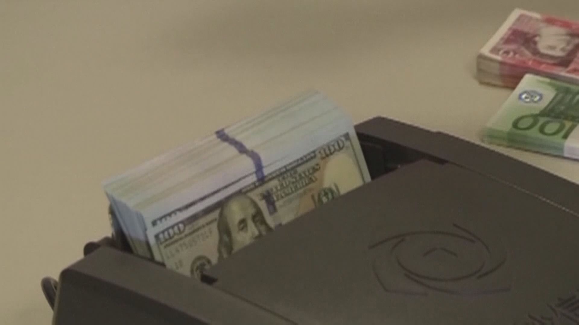 傳媒報道美億萬富豪幾乎不用繳稅　民主黨推開徵富人稅