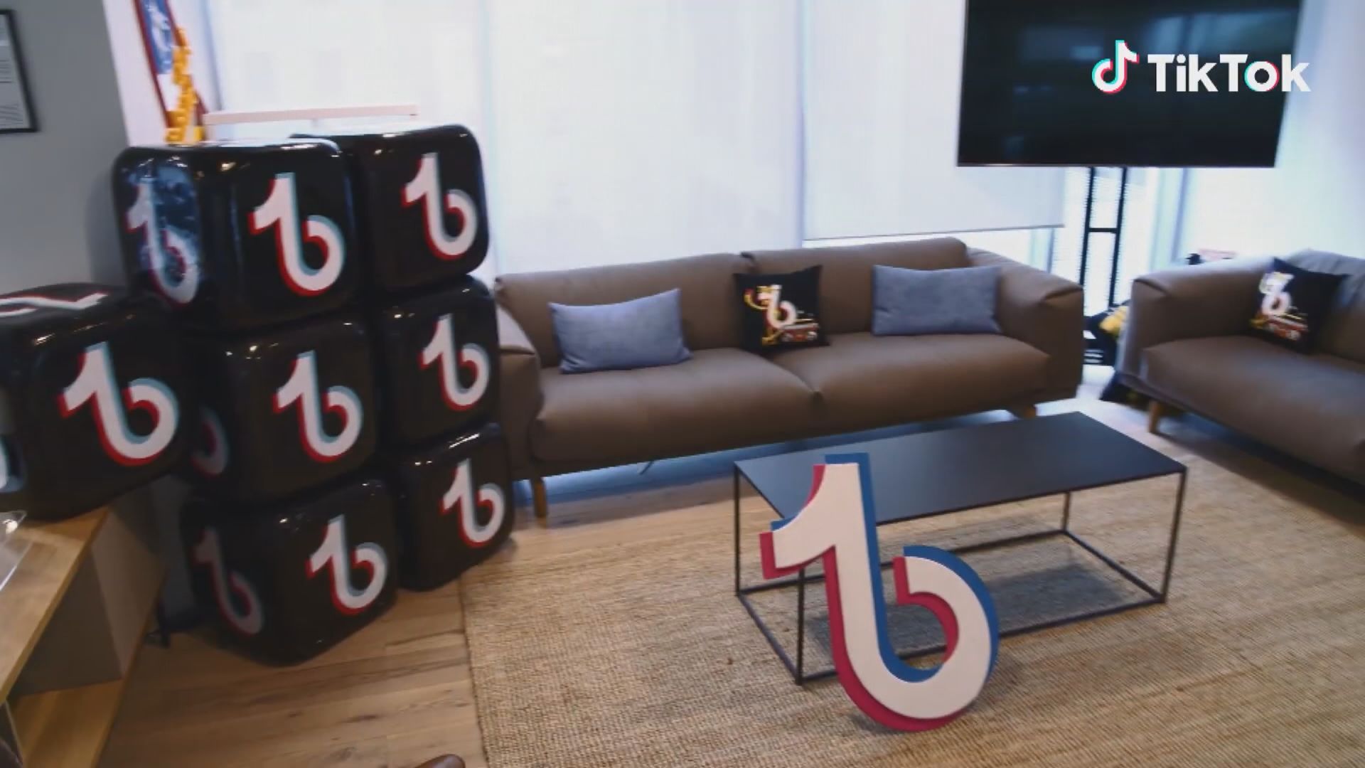 美媒引述消息特朗普最快周一決定是否封殺TikTok