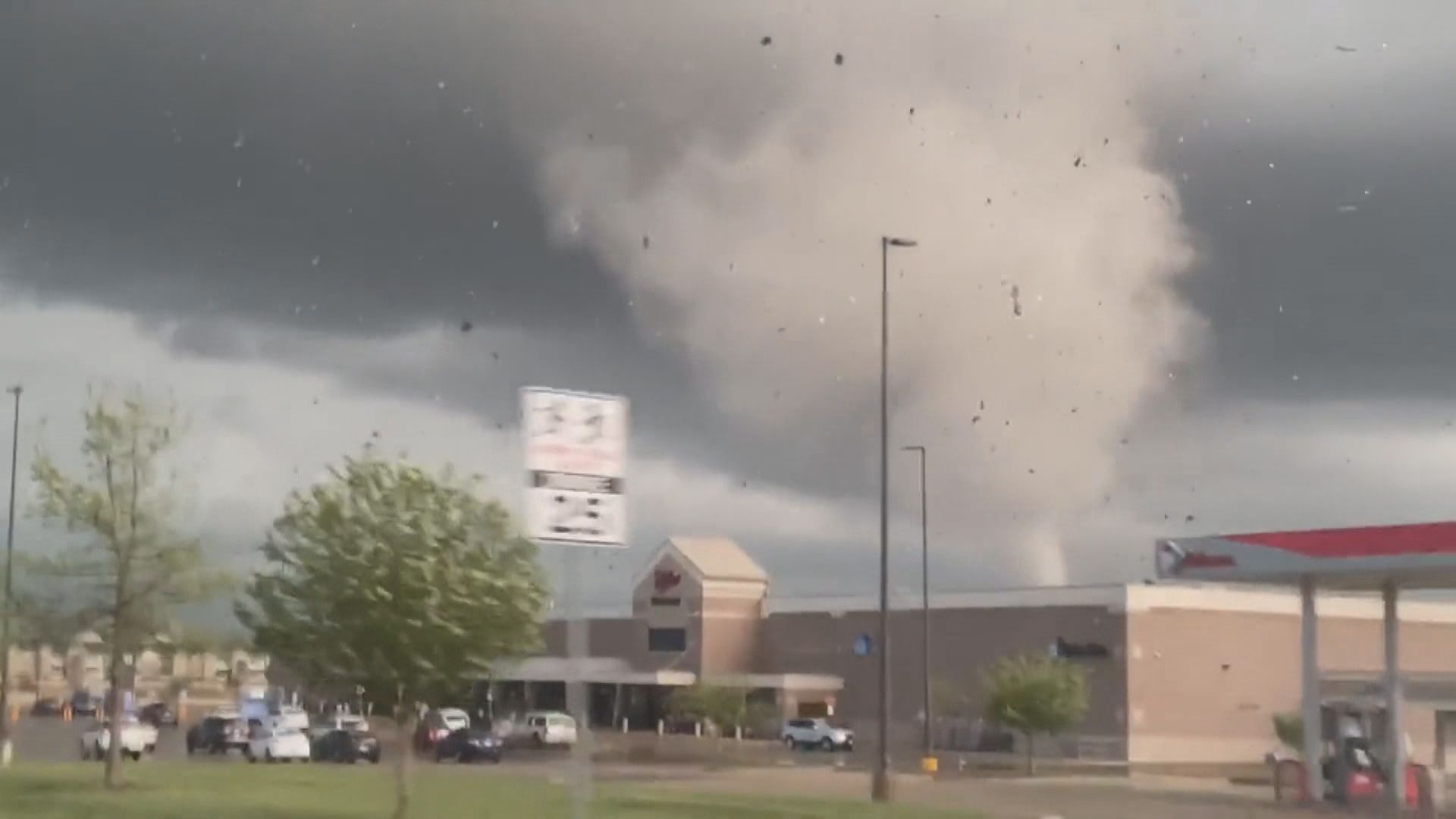 龍捲風吹襲美國堪薩斯州　最少數人受傷