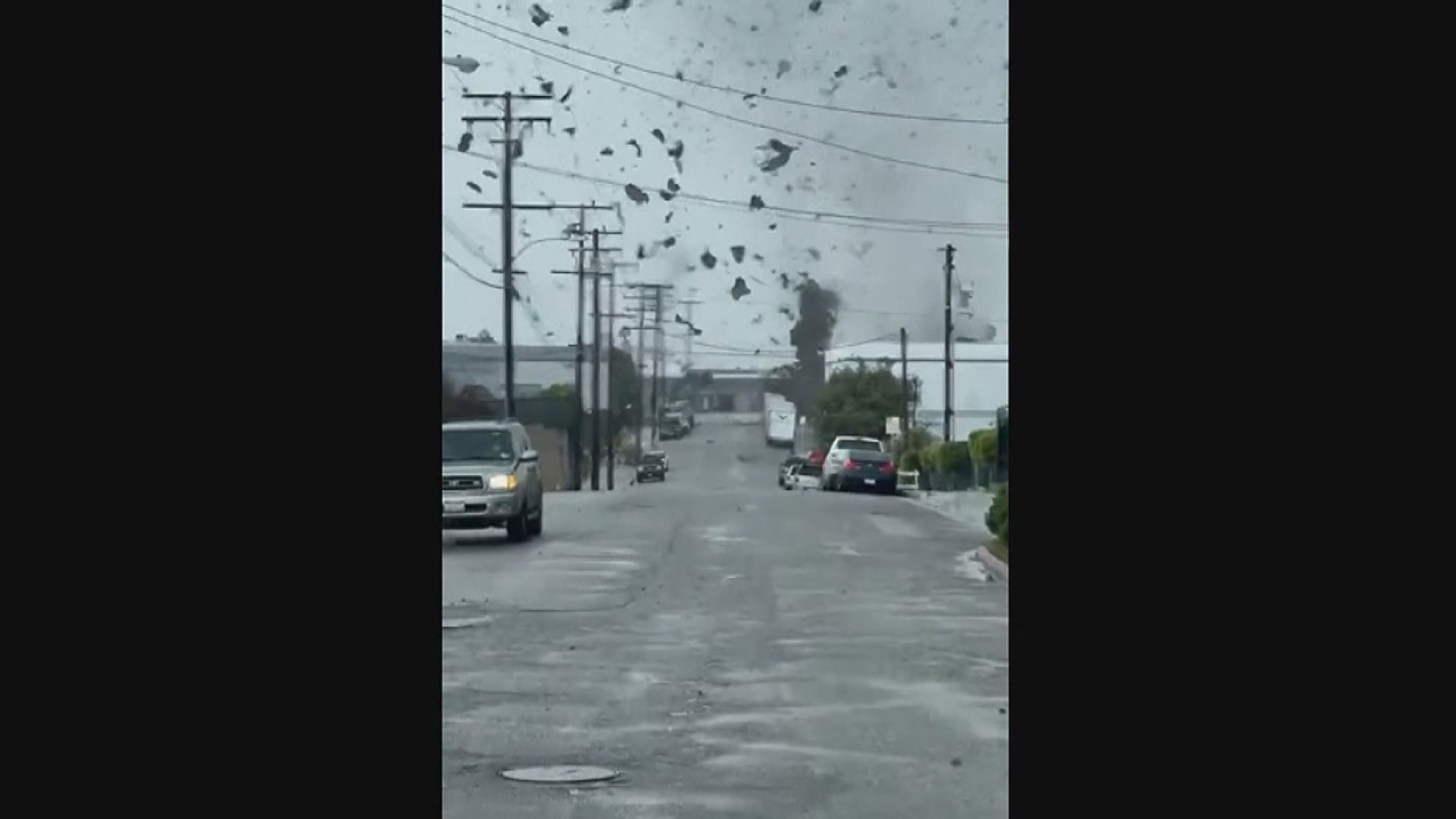 美國加州受風暴和龍捲風夾擊