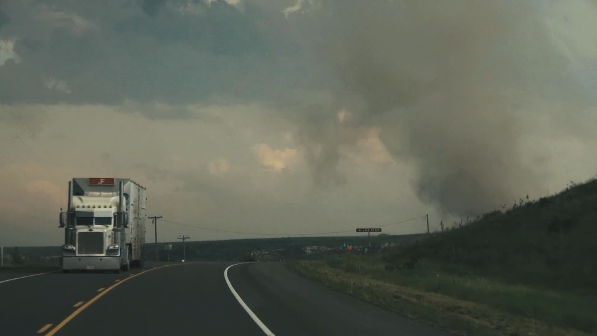 美國得州被龍捲風吹襲 最少三死