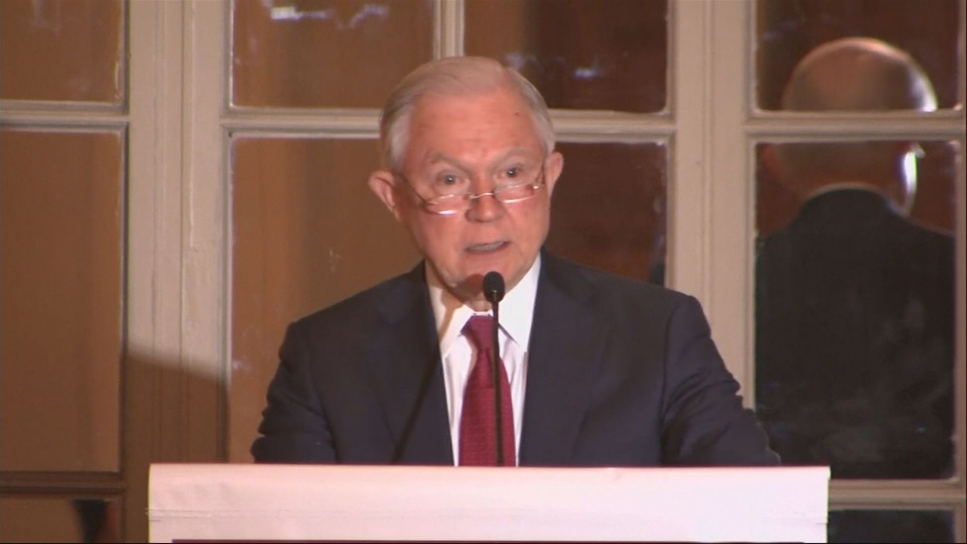 塞申斯：美國司法部不會受政治壓力影響