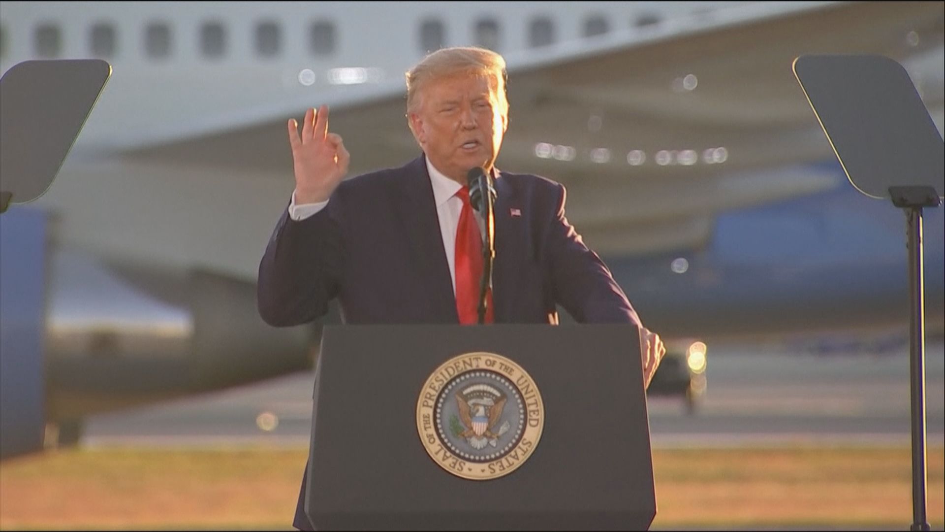 民調顯示特朗普支持率雖落後於拜登　但差距正縮窄