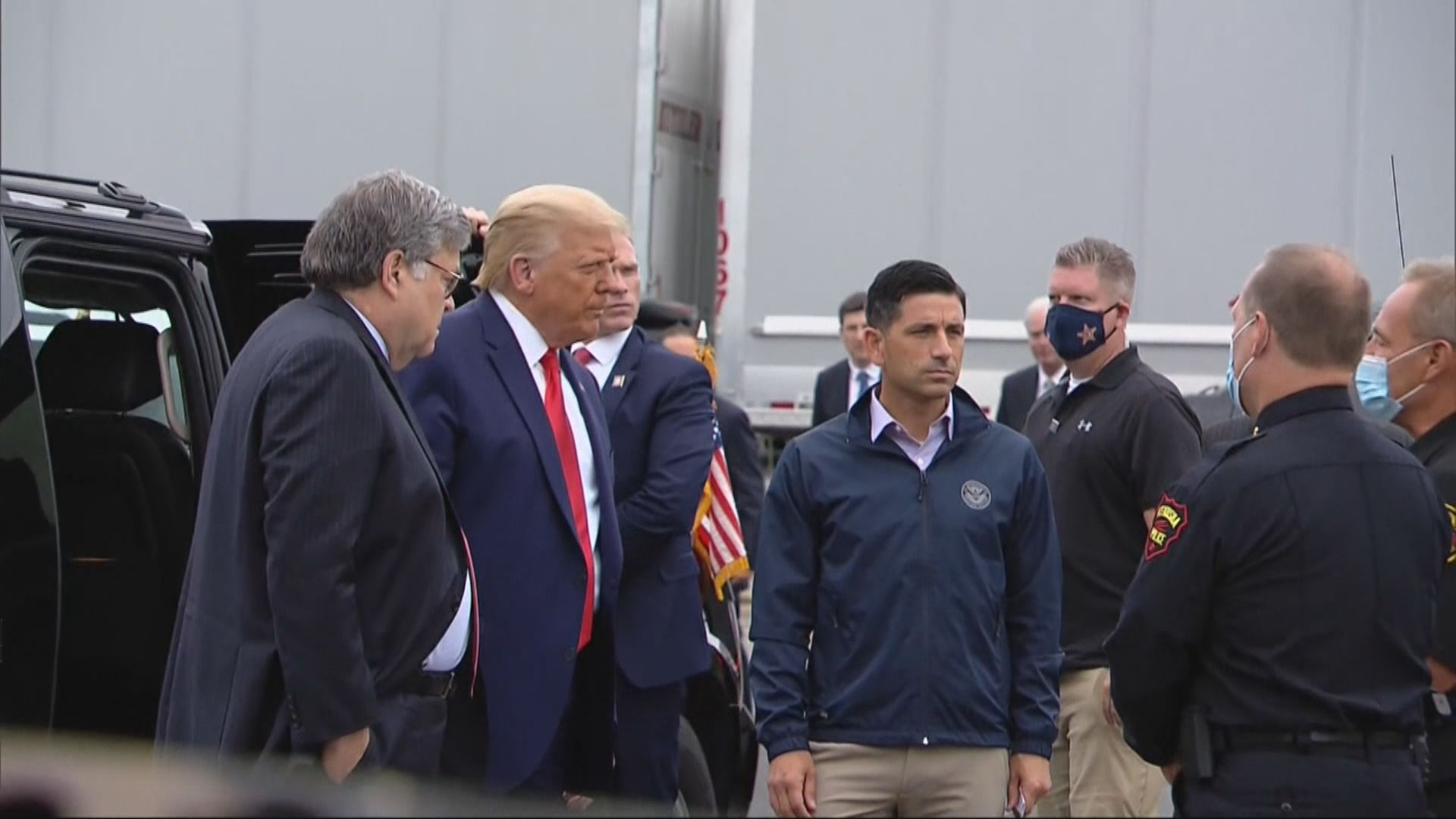 特朗普視察爆反對種族歧視市鎮遭破壞情況