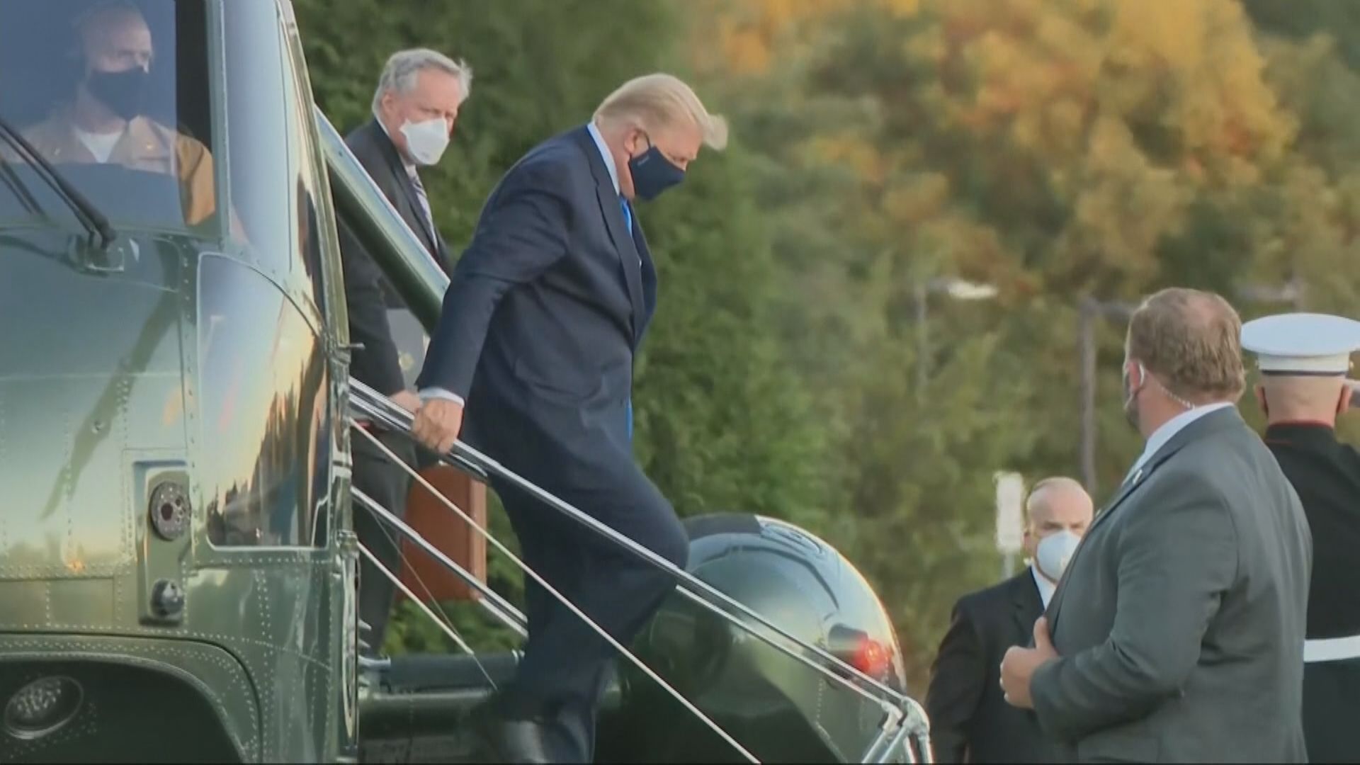 特朗普確診後送院治療　未將權力下放予副總統彭斯