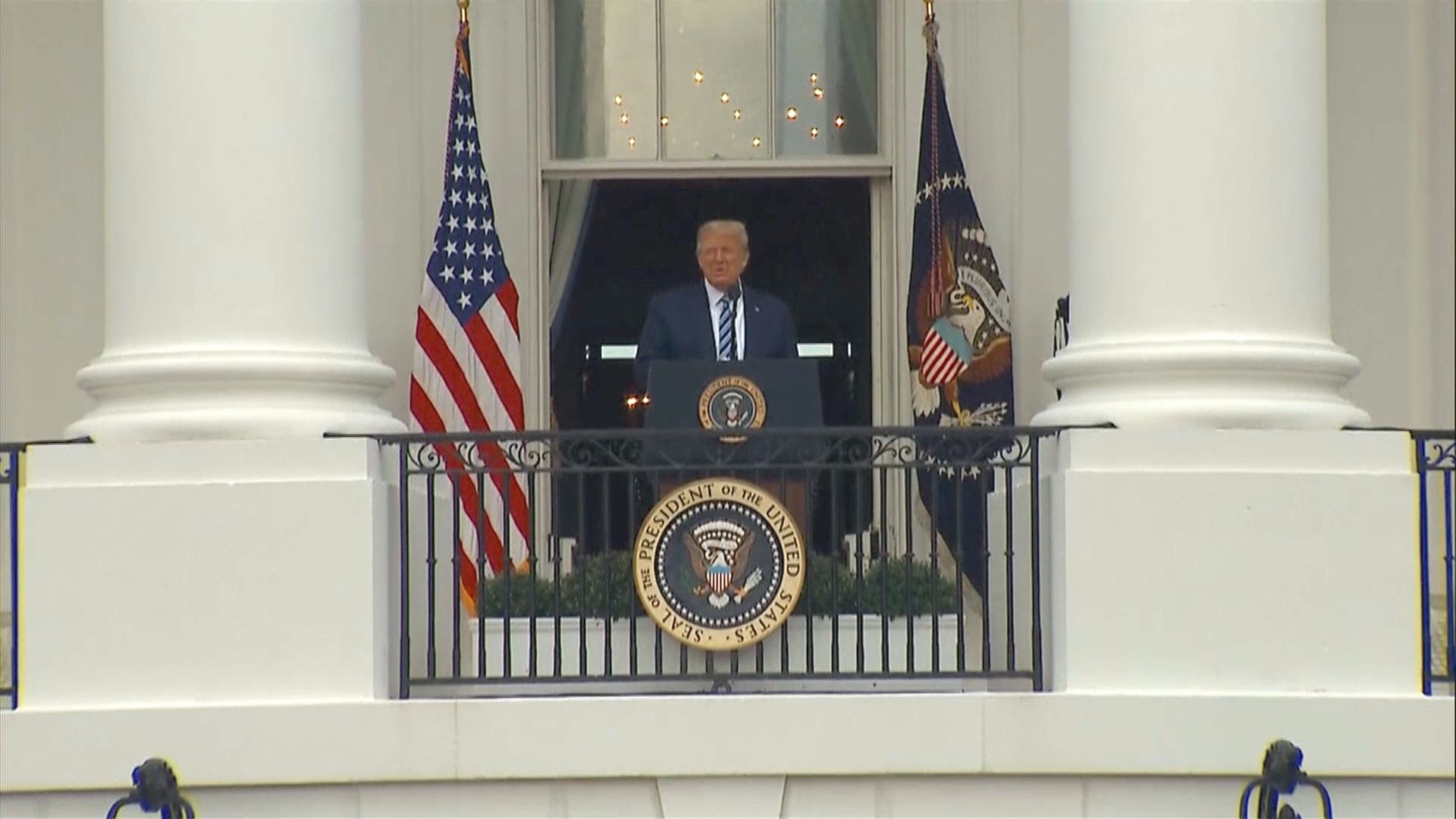 特朗普出院後首度出席公開活動　周一起連訪三州拉票