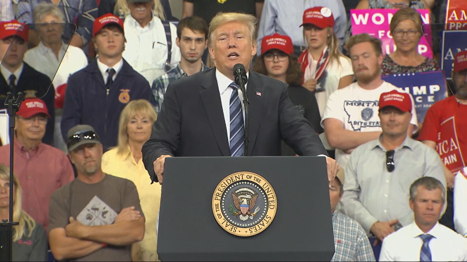 特朗普簽署九千億美元疫情紓困方案