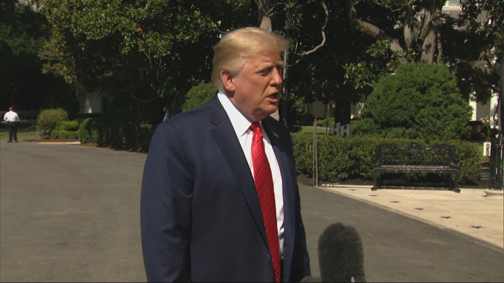 特朗普據報打算再對百人特赦或減刑