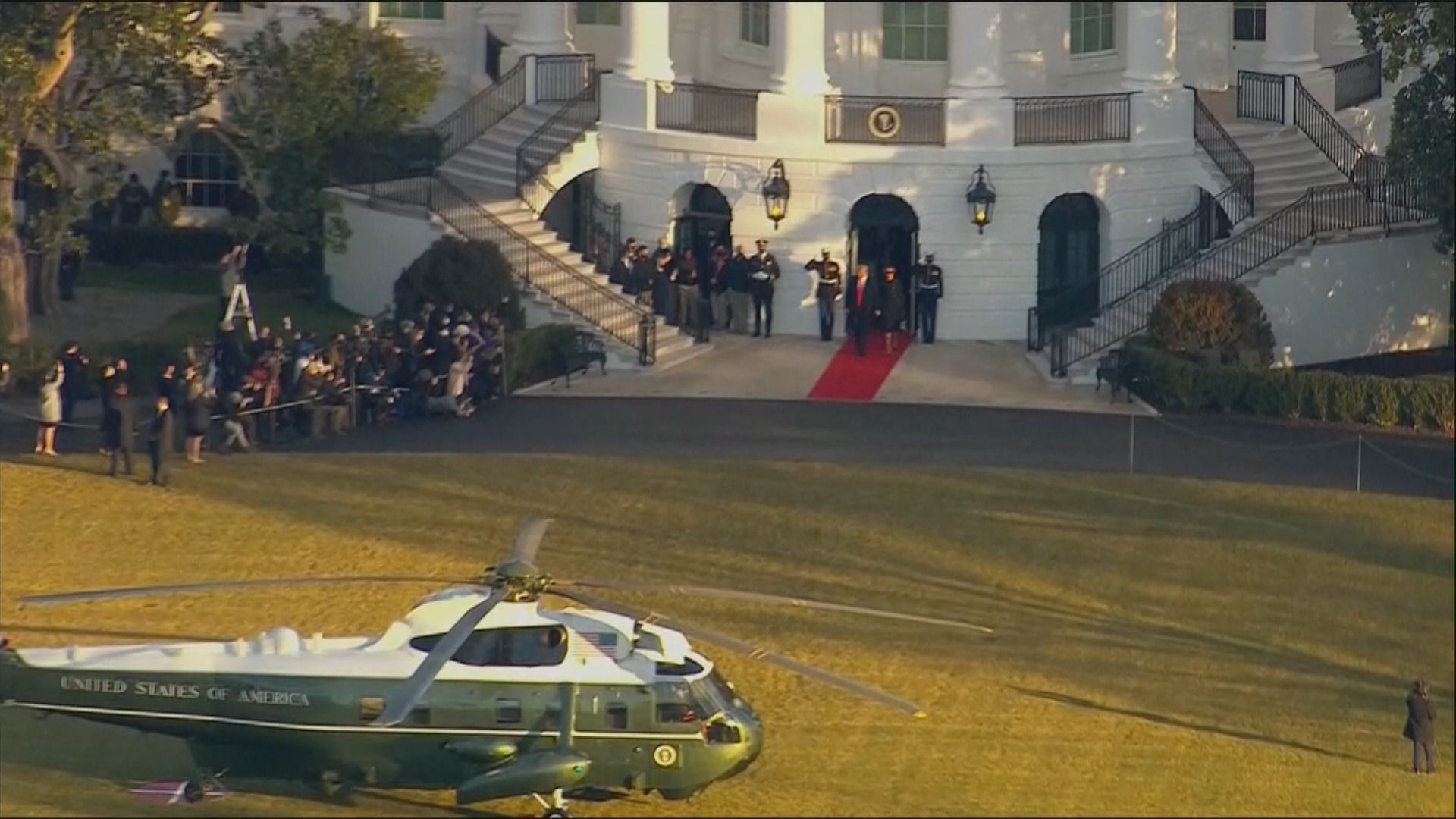 安德魯斯基地鳴放禮炮歡送特朗普