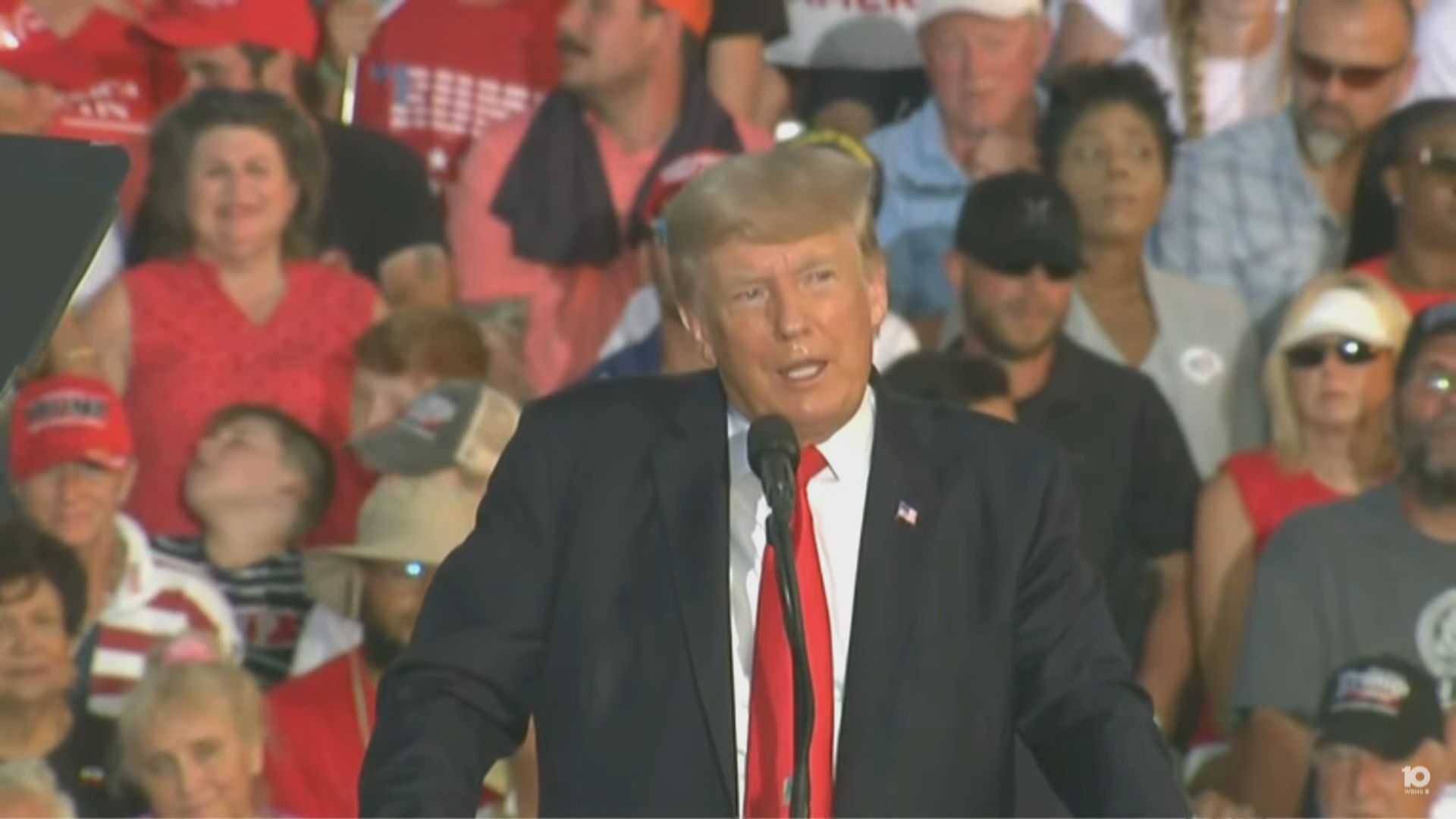 特朗普卸任首度出席集會　批評拜登政府政策