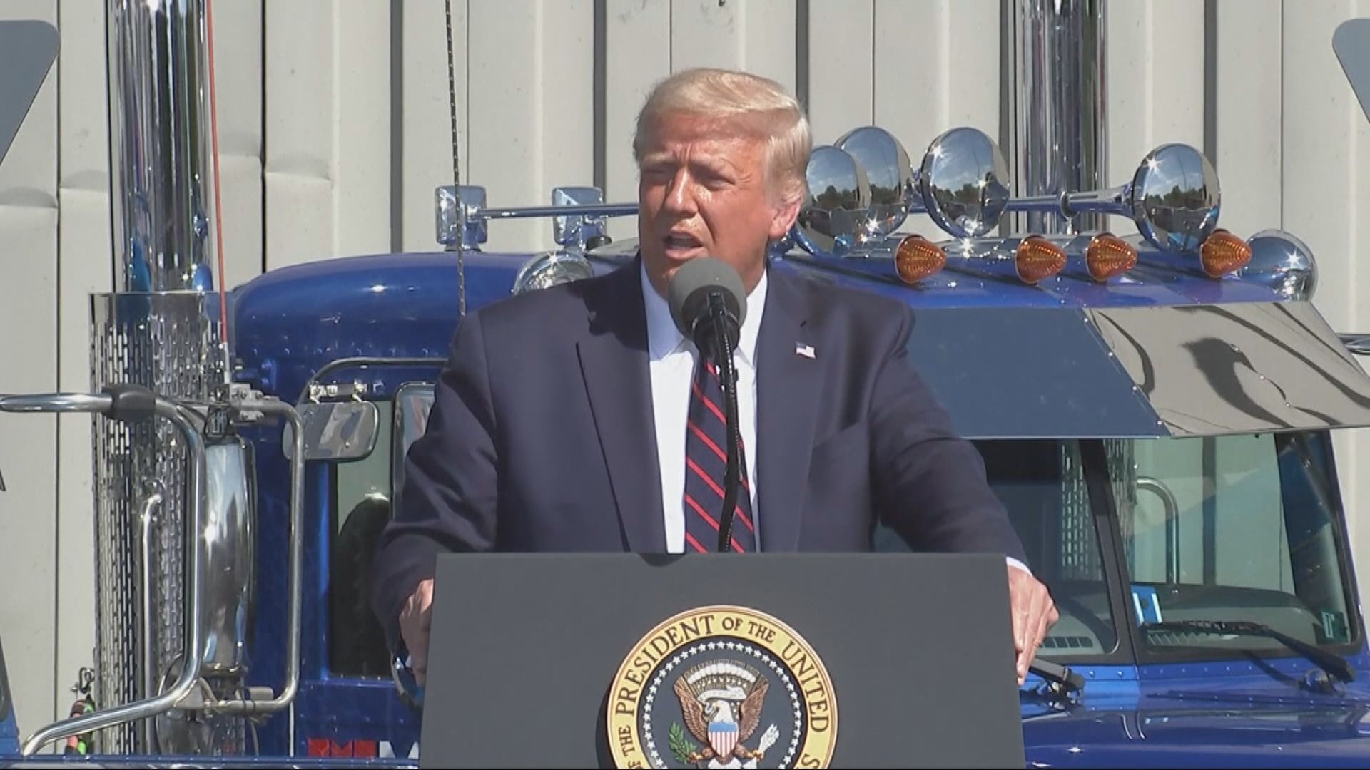 消息指大陪審團對特朗普提出刑事起訴