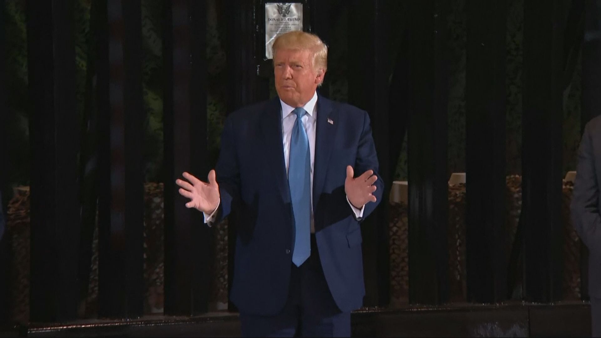 律師：特朗普下周自首時不會被鎖上手銬