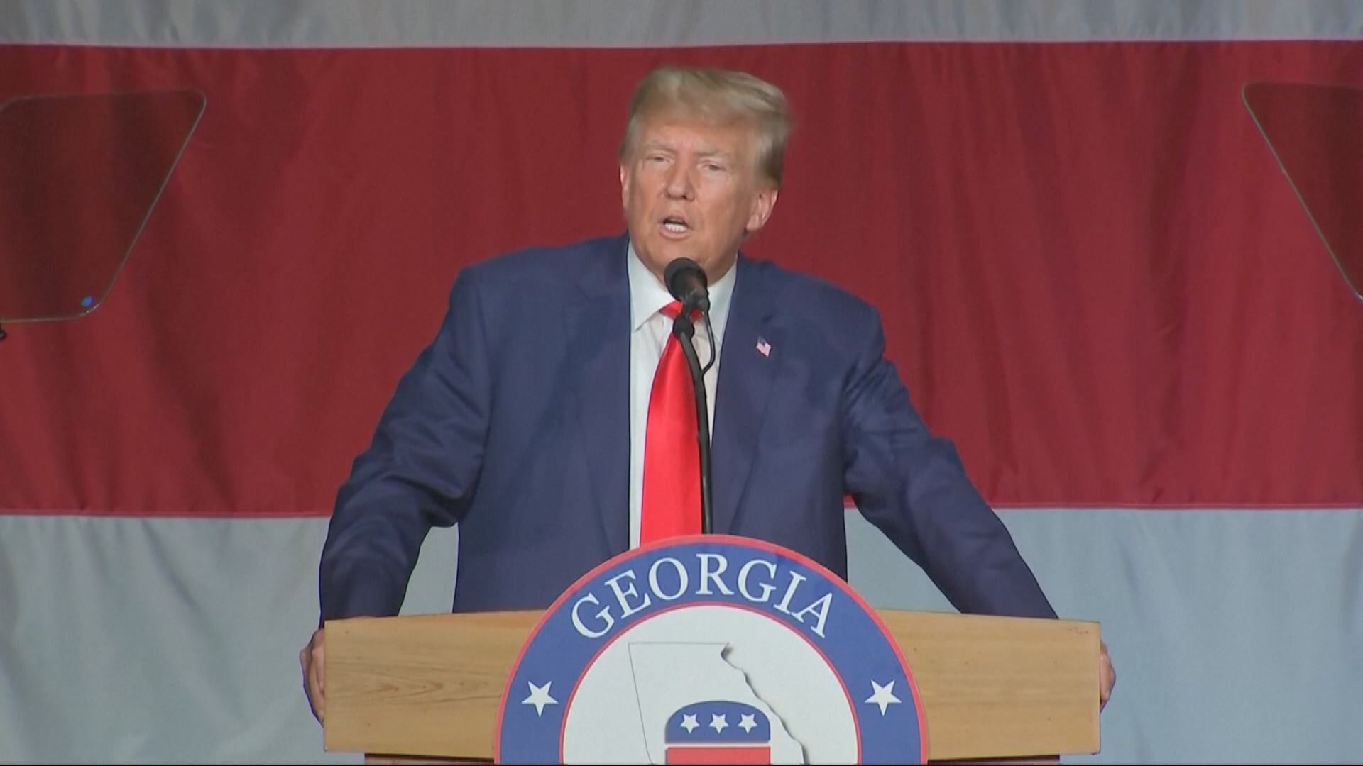 特朗普稱針對他的起訴荒謬和無事實根據