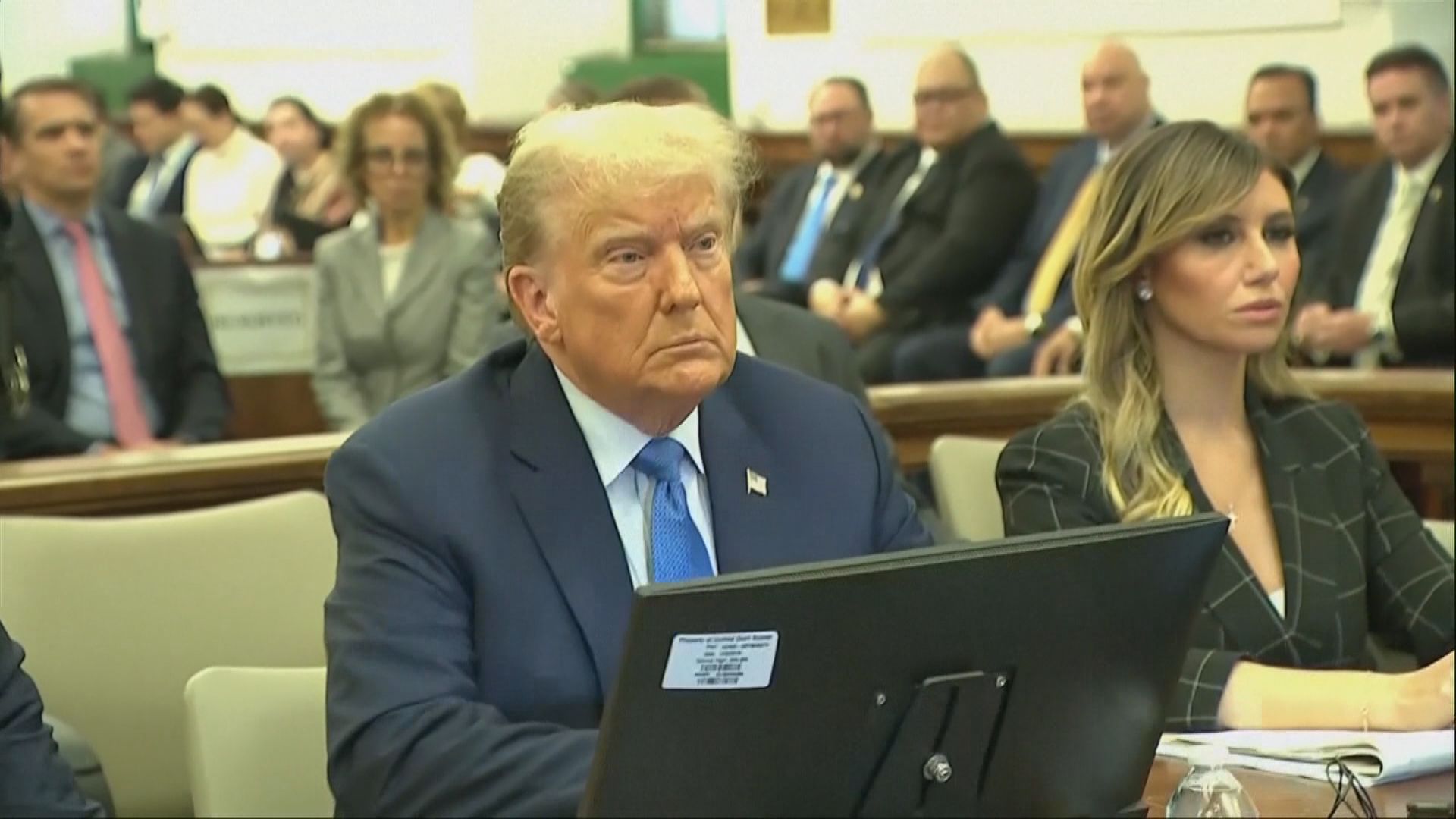 特朗普就涉及的民事欺詐案出庭應訊