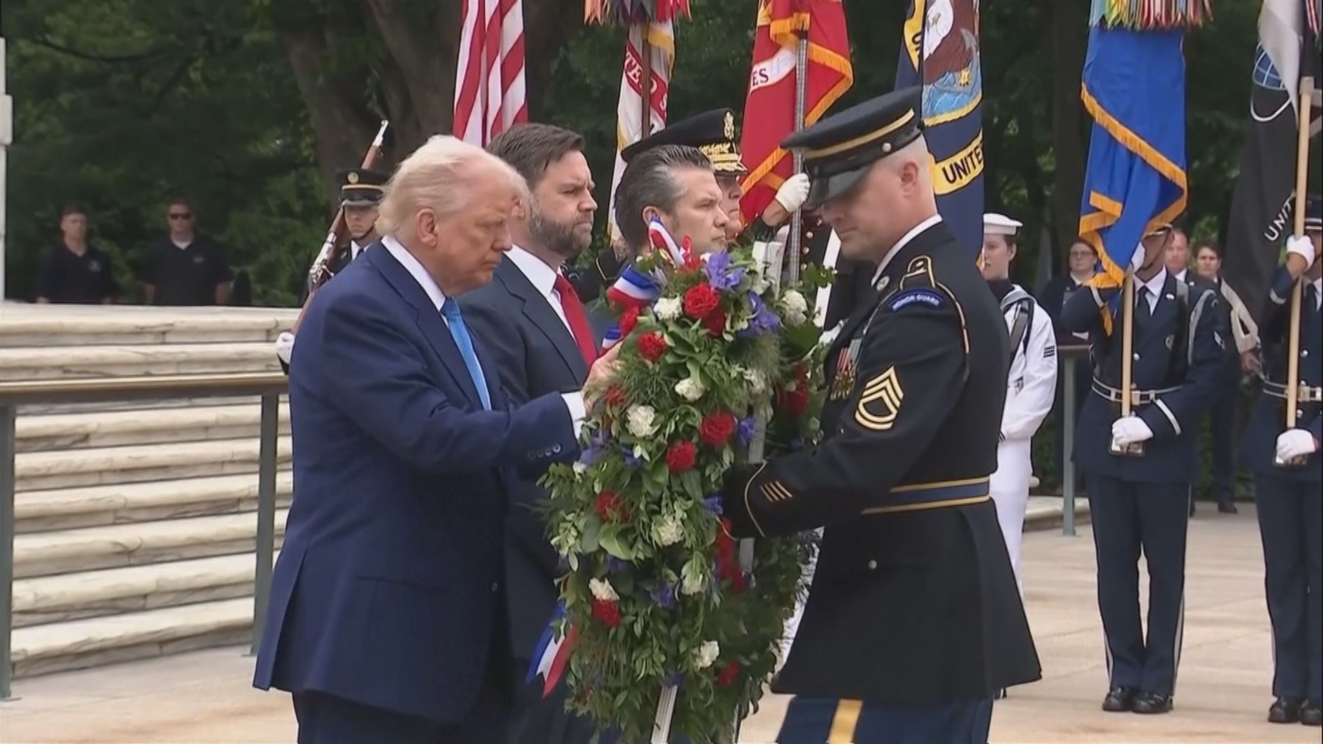 特朗普於陣亡將士紀念日向無名士兵墓獻花