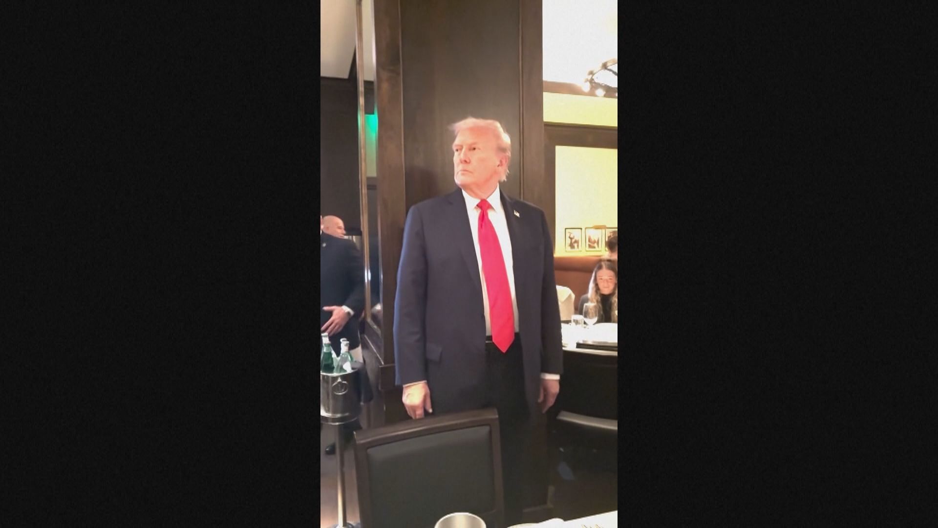 特朗普外出用餐　遇民眾當面示威表達不滿