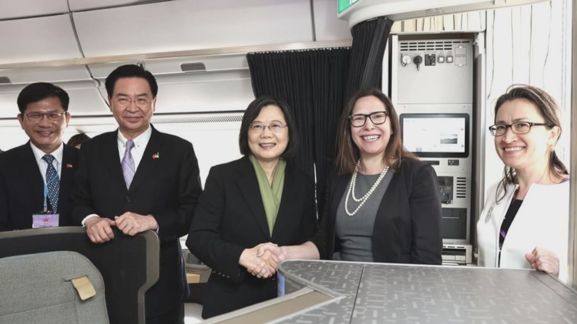 外交部強烈譴責美國執意安排蔡英文過境