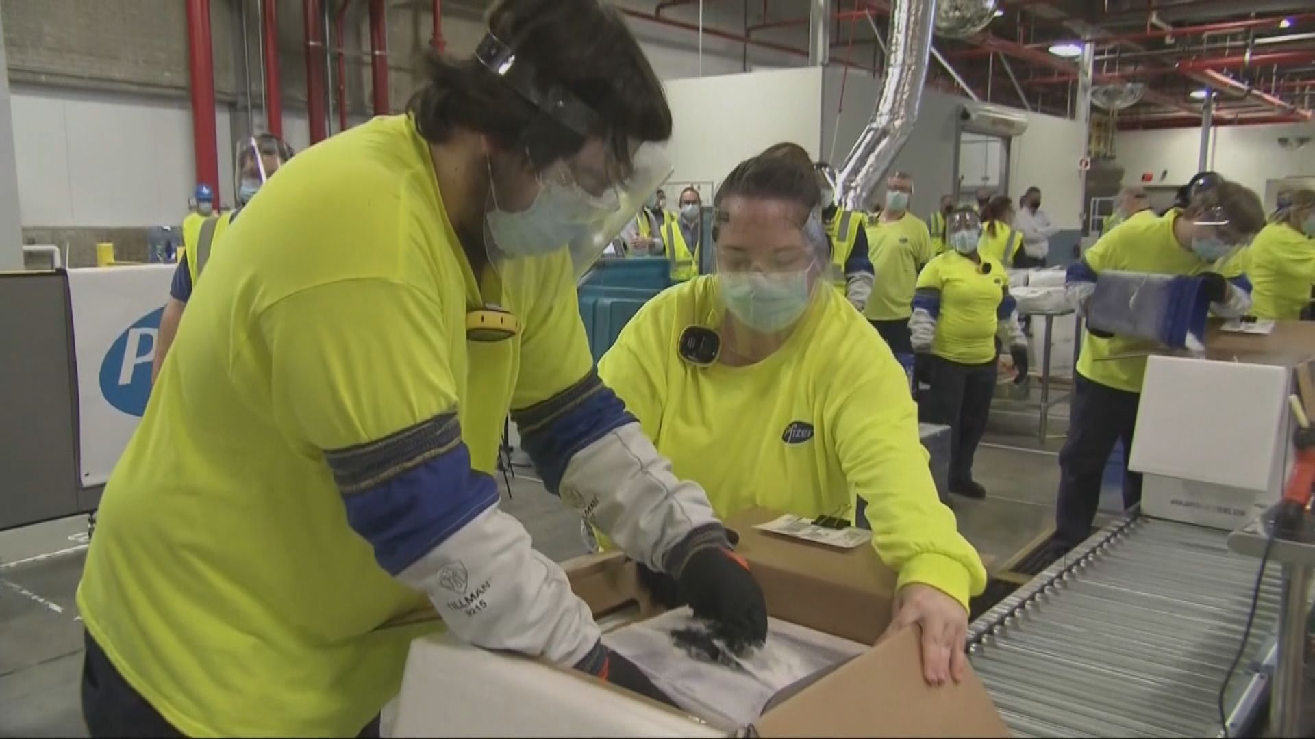 美國首批輝瑞疫苗陸續運往全國各地