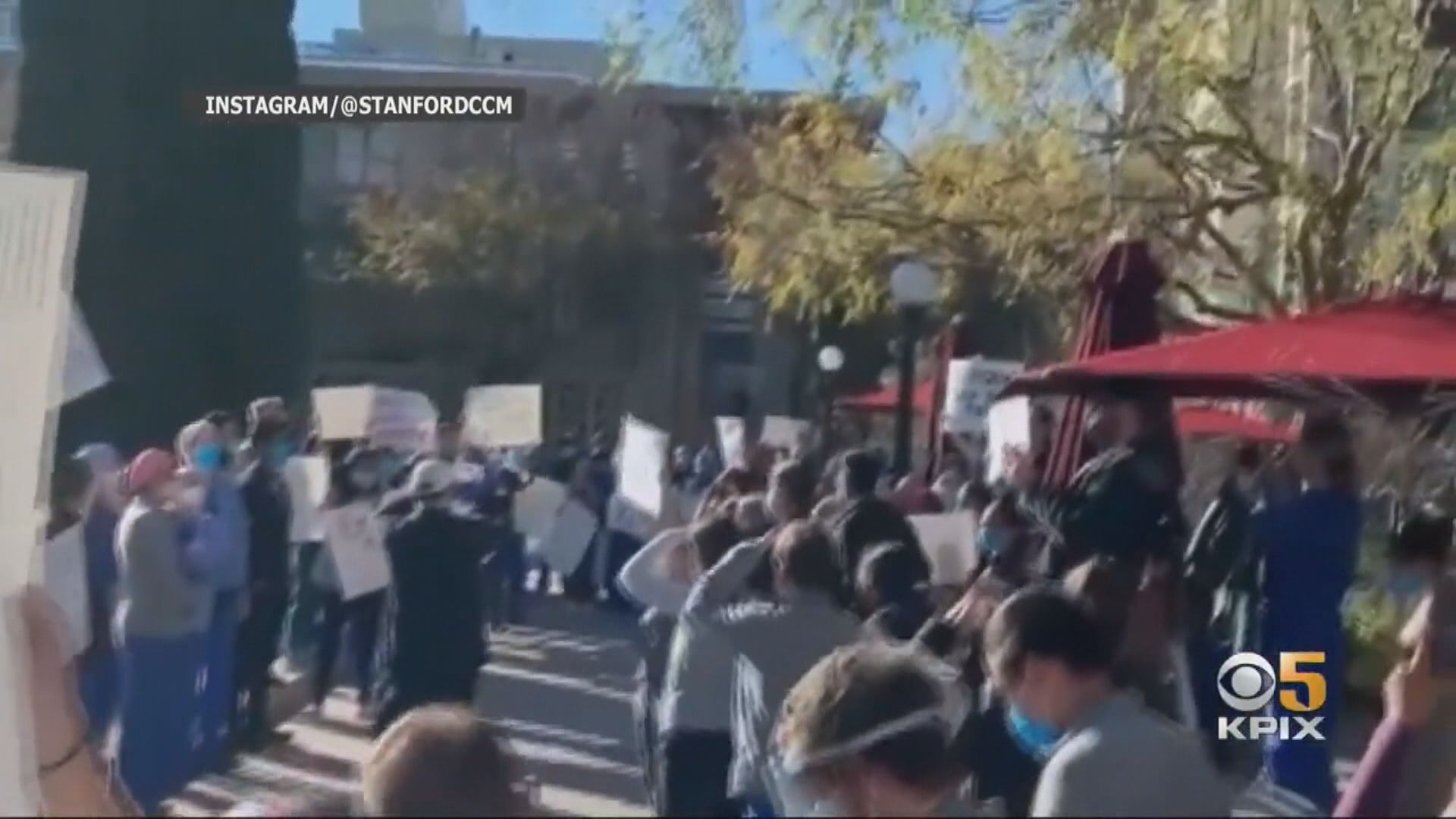 美國加州前線醫護抗議未獲接種新冠疫苗