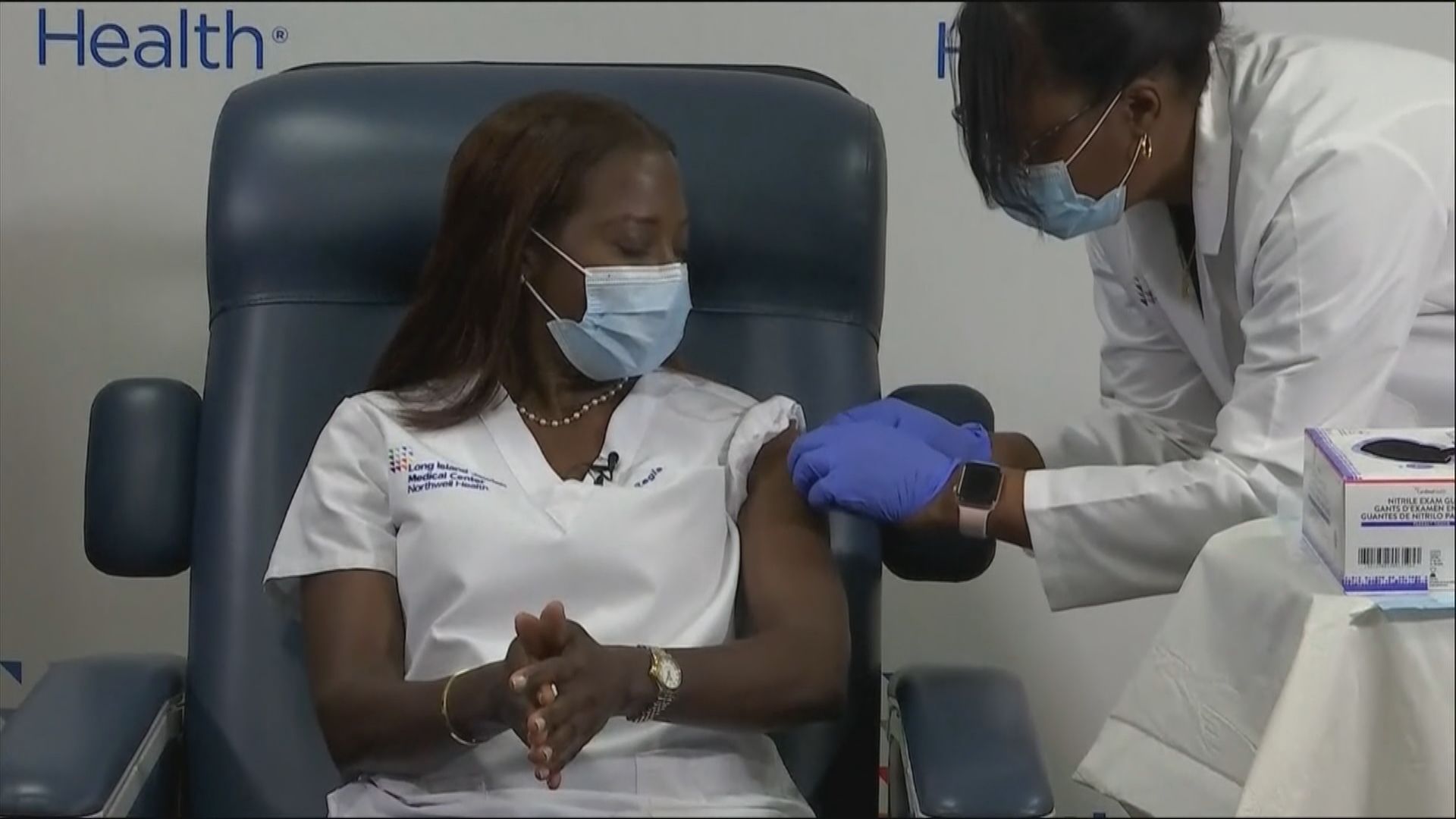 美國開始為民眾接種第二劑新冠病毒疫苗