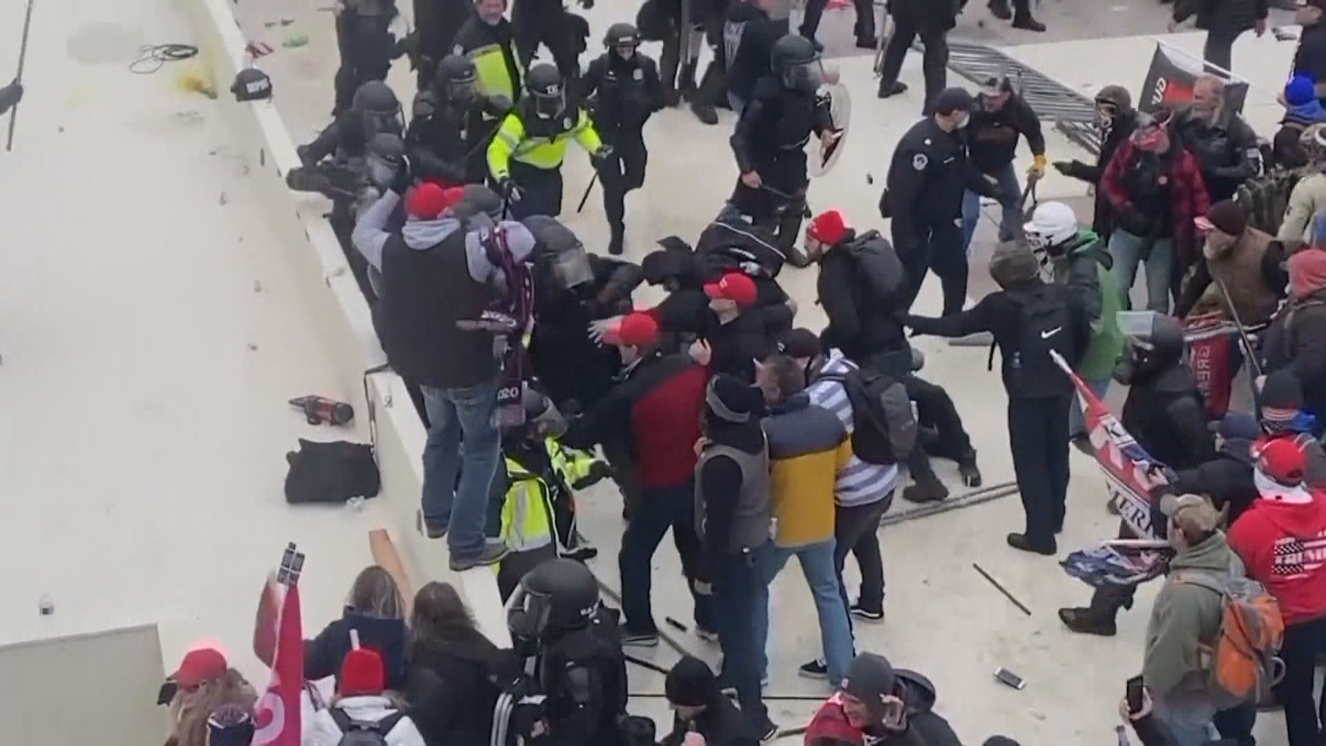 更多特朗普支持者衝擊國會片段曝光