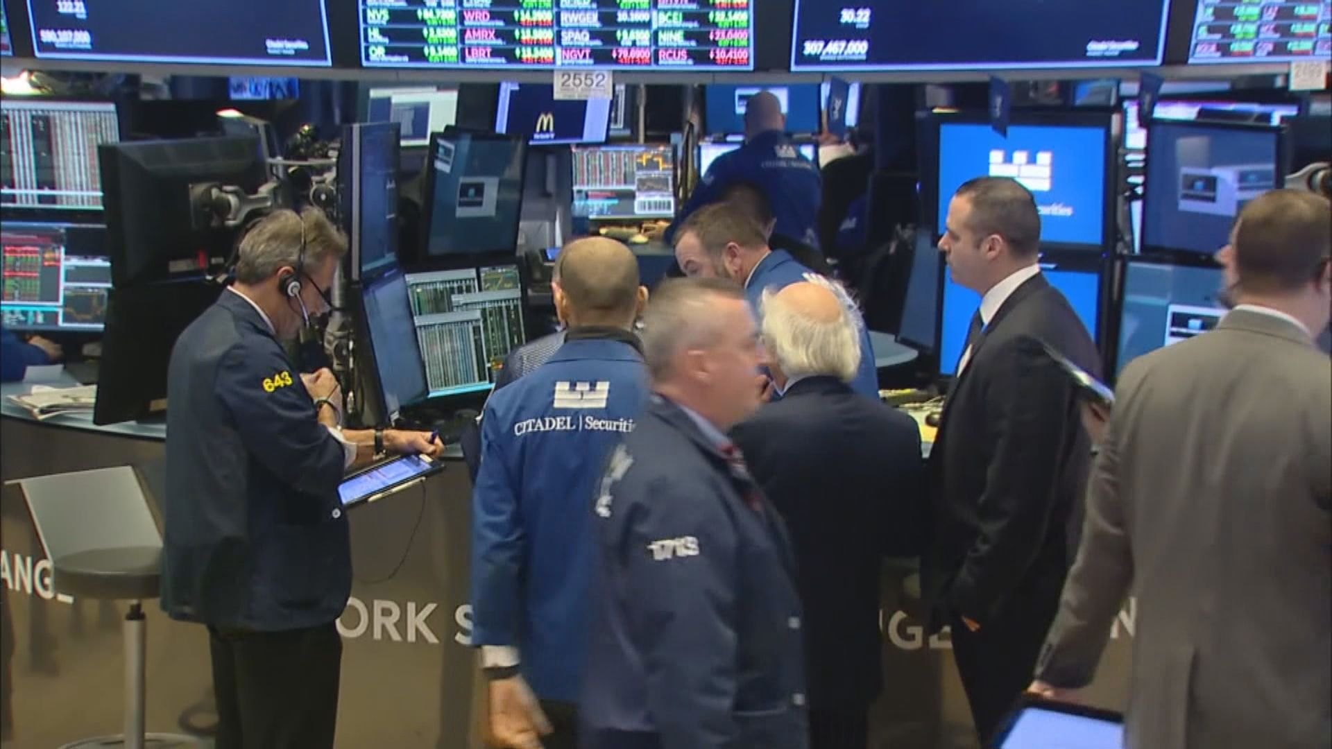 美股3大指數齊破頂　標指首度升穿3300關口