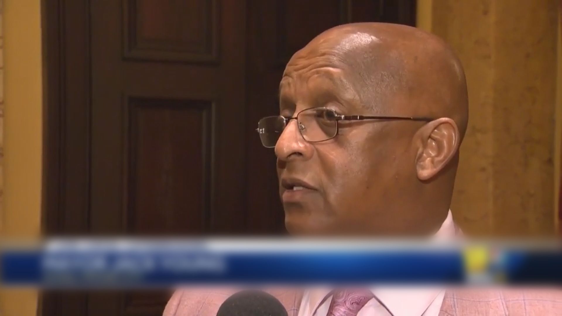 巴爾的摩市長被質疑未經查證引網上流言