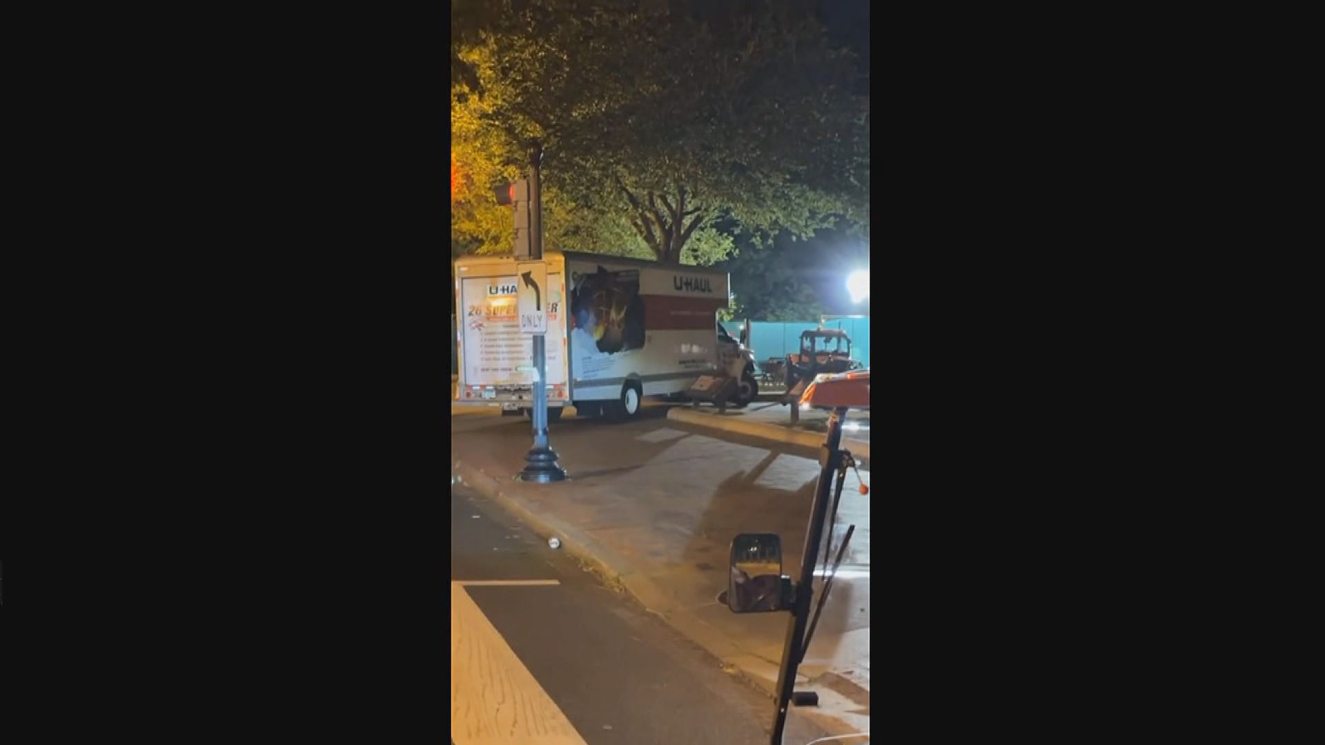 美國男子駕車撞白宮障礙物被扣留