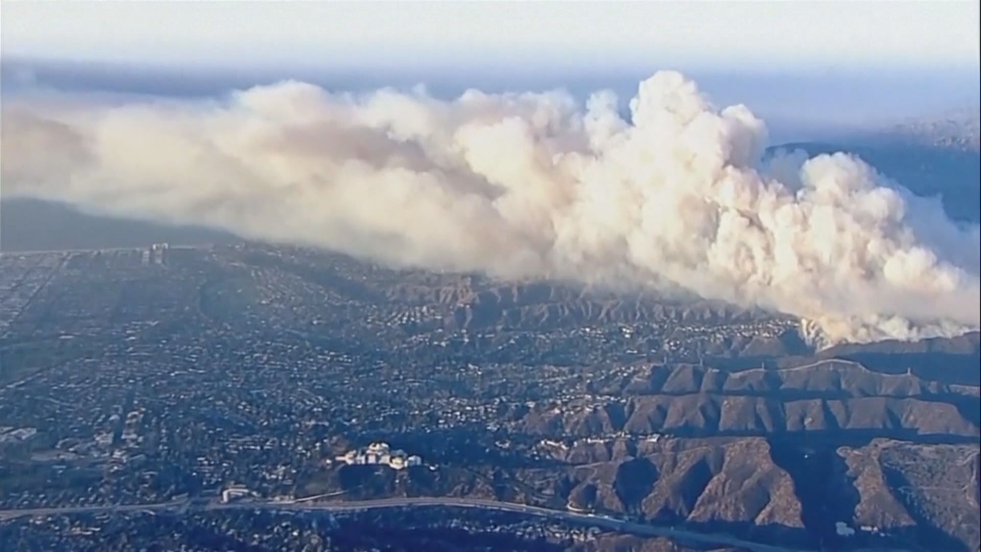 加州洛杉磯山火多處火場仍未受控