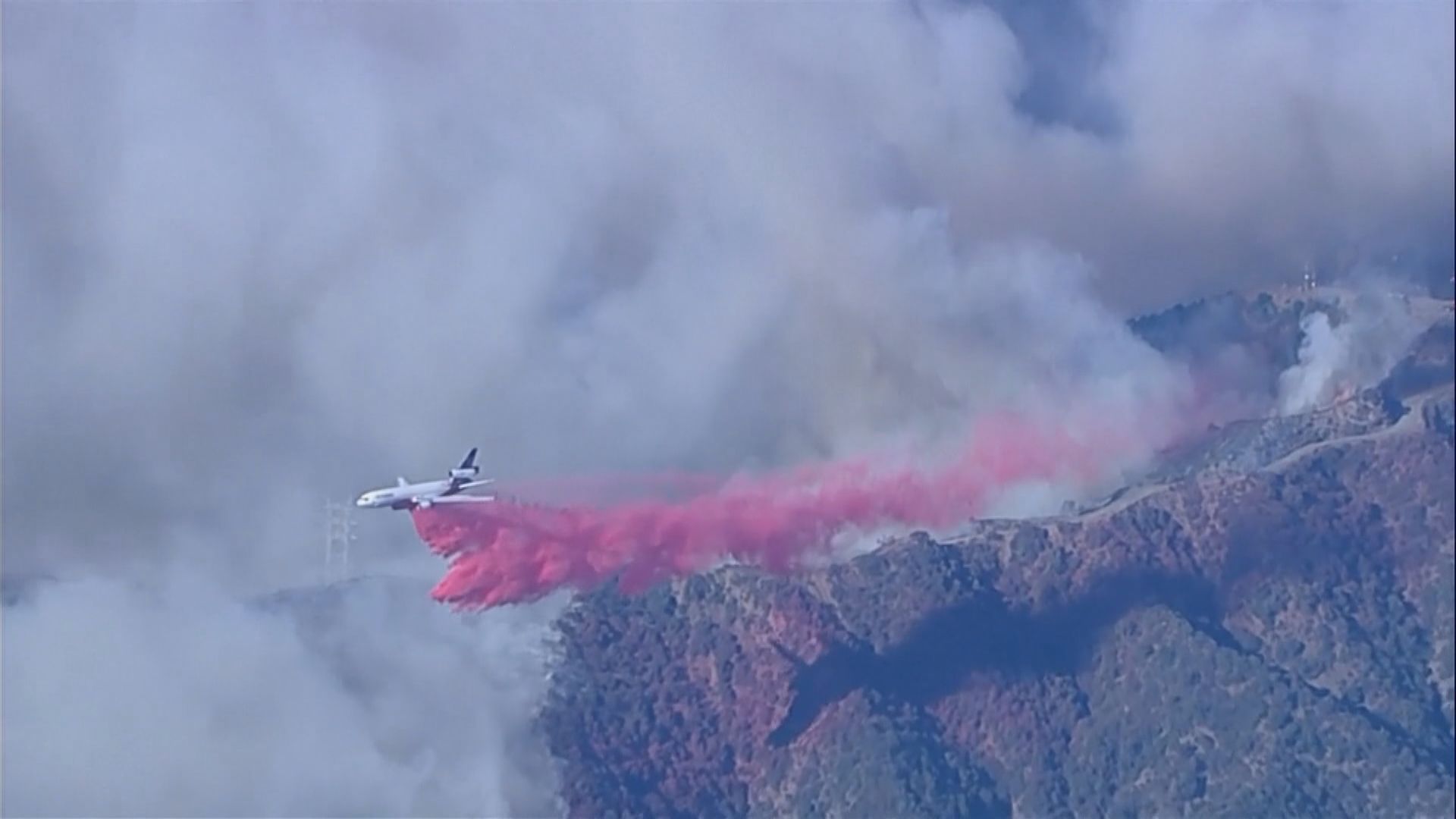 加州洛杉磯山火未受控增至16死　帕利塞茲火場面積一天內增逾400公頃
