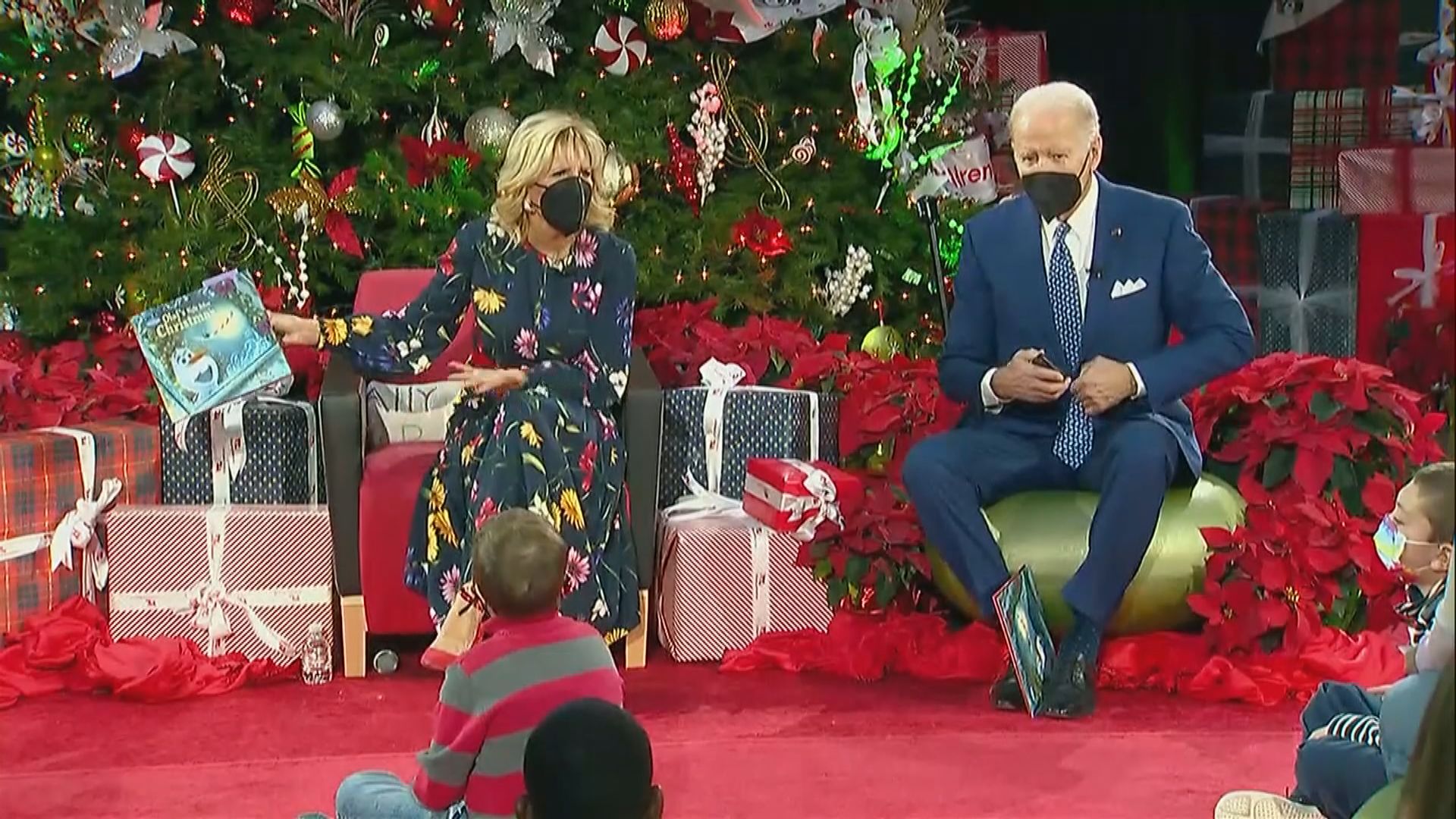 美國總統拜登伉儷平安夜探望留醫兒童