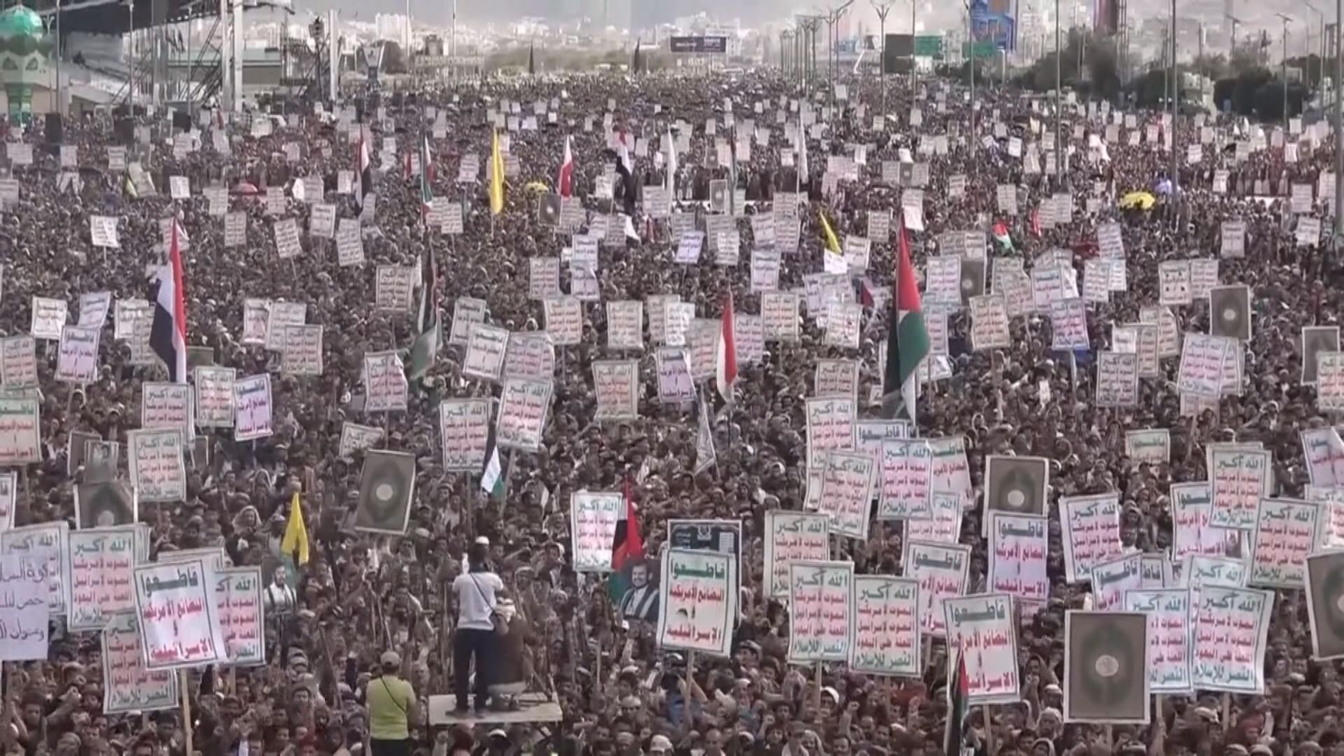 也門胡塞武裝支持者上街示威　抗議美國空襲當地