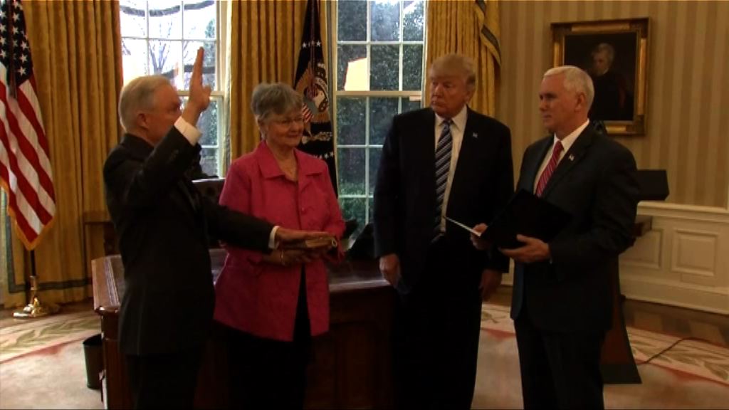 塞申斯宣誓就任美國司法部長