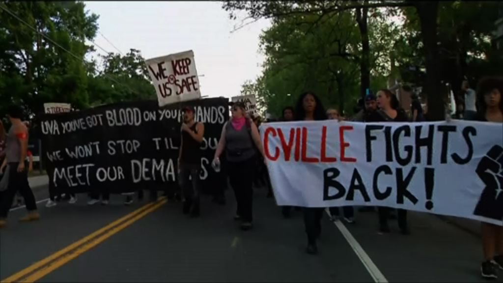 美國弗吉尼亞州有遊行紀念種族衝突一周年