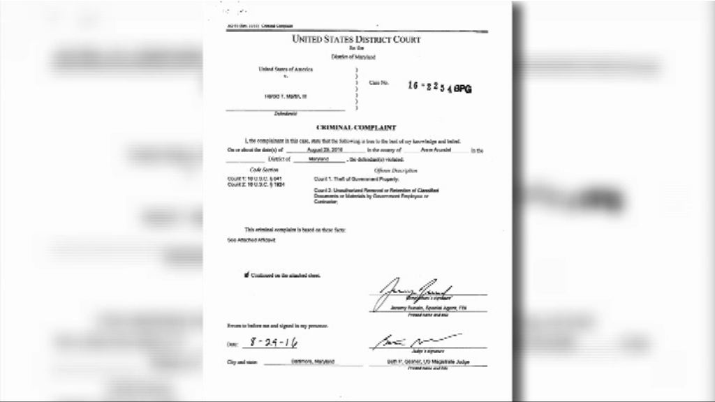 美國聯邦政府外判職員竊取機密被捕