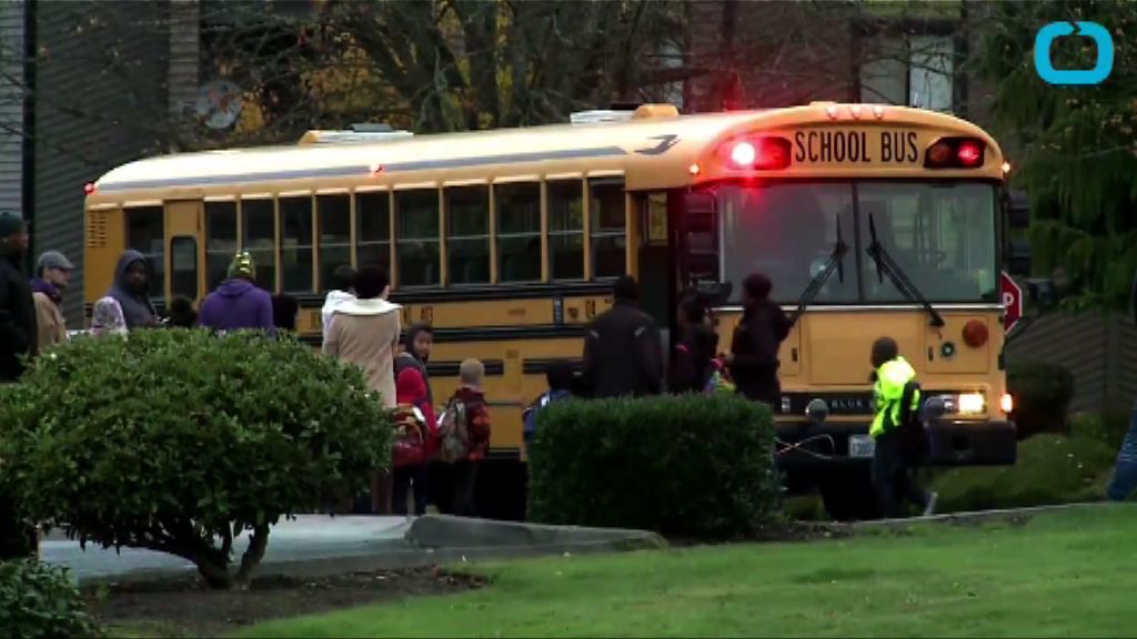 美國中情局在借用校車遺留炸藥