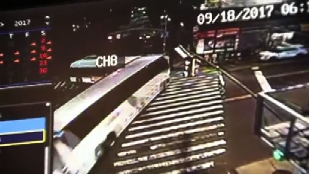 紐約旅遊巴與巴士相撞最少三死