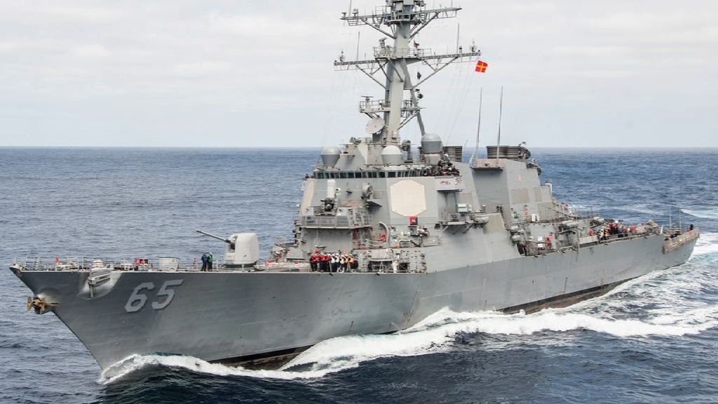 美軍導彈驅逐艦於日本與拖船相撞