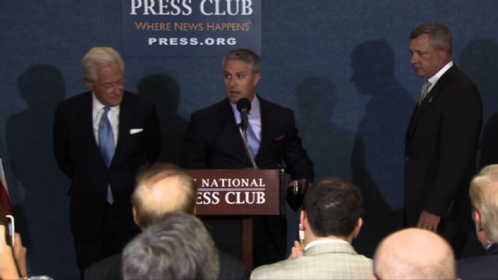 特朗普律師指科米是洩密者