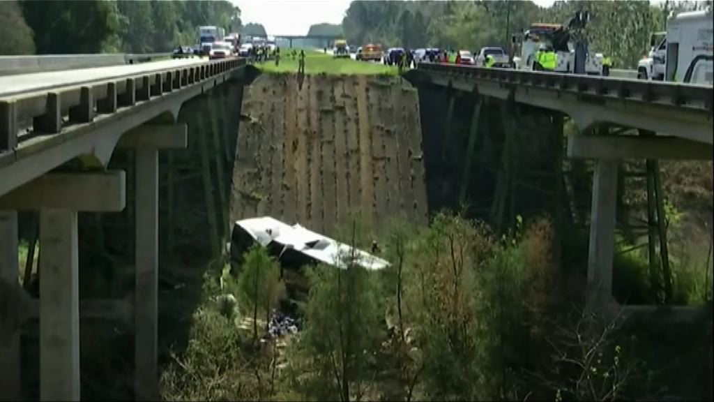 美國旅遊巴墮山谷一死數十傷