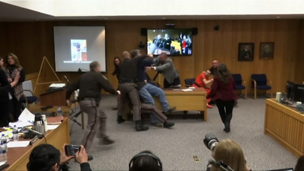 出庭應訊性侵罪　受害者父親企圖毆打納薩爾