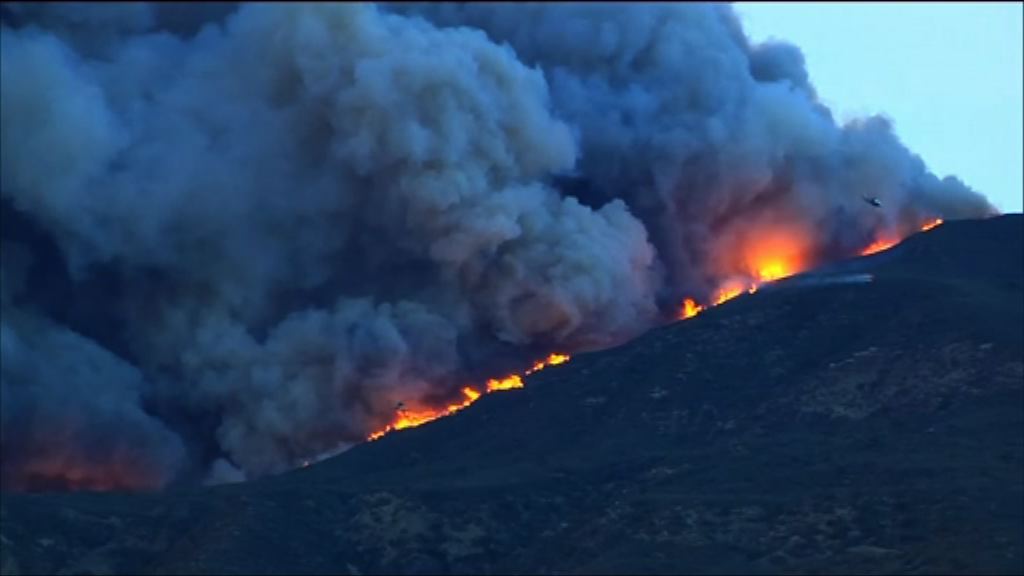 南加州山火持續兩人被燒傷