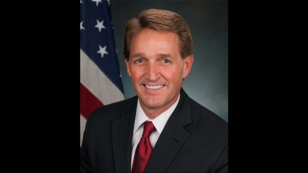 美參議員弗萊克籲共和黨人勿啞忍特朗普