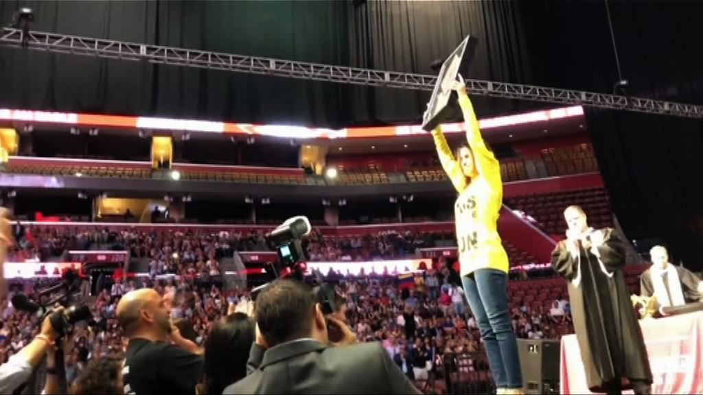 佛州校園槍擊案學校舉行畢業禮